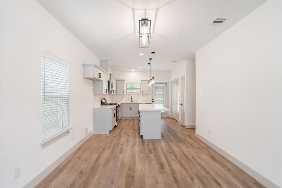 Image 11 of a home in Avenue Park.