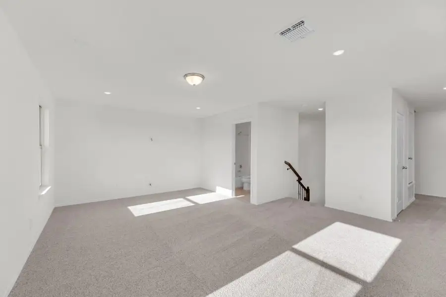 Spacious, unfurnished interior of a new home in Hidden Trails, Belton (Image 7).