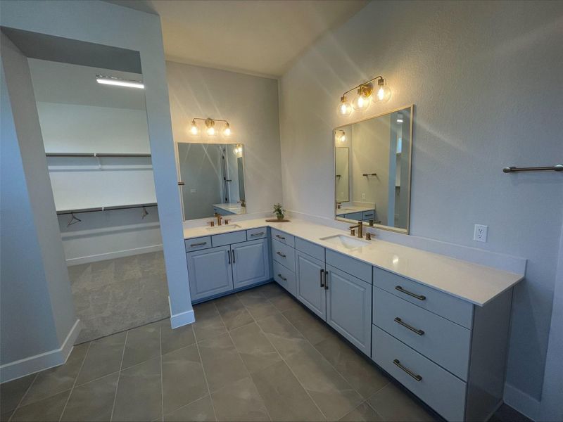 Owner's Bathroom Owner's Bathroom