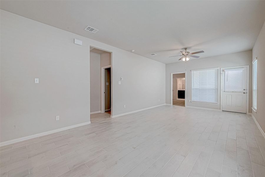 Spacious, unfurnished interior of a new home in Woodland Lakes, Huffman (Image 16).