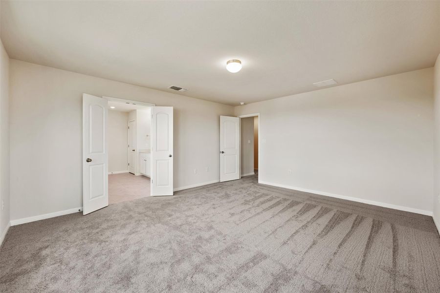 Spacious, unfurnished interior of a new home in Covered Bridge, Hutto (Image 24).