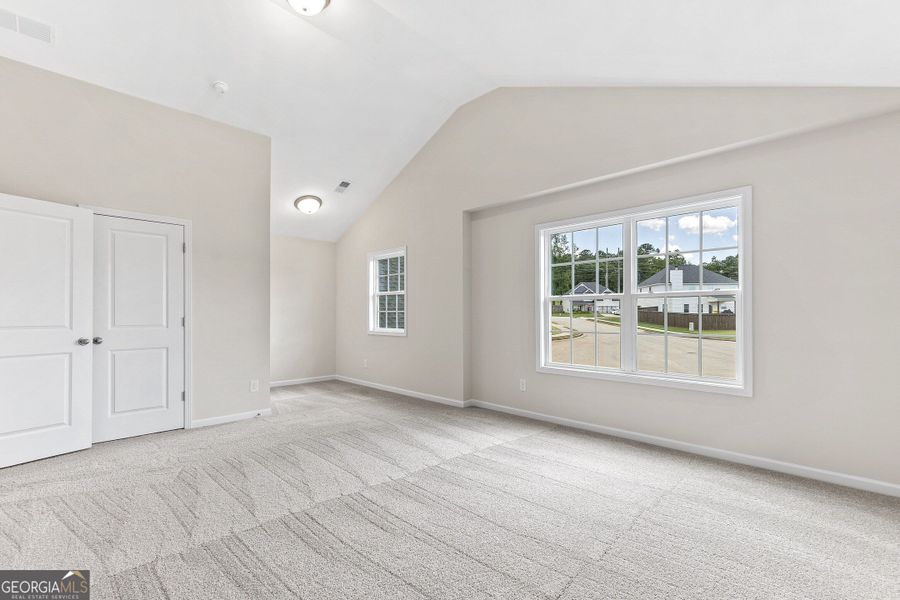Spacious, unfurnished interior of a new home in Juliette Crossing, Forsyth (Image 23).
