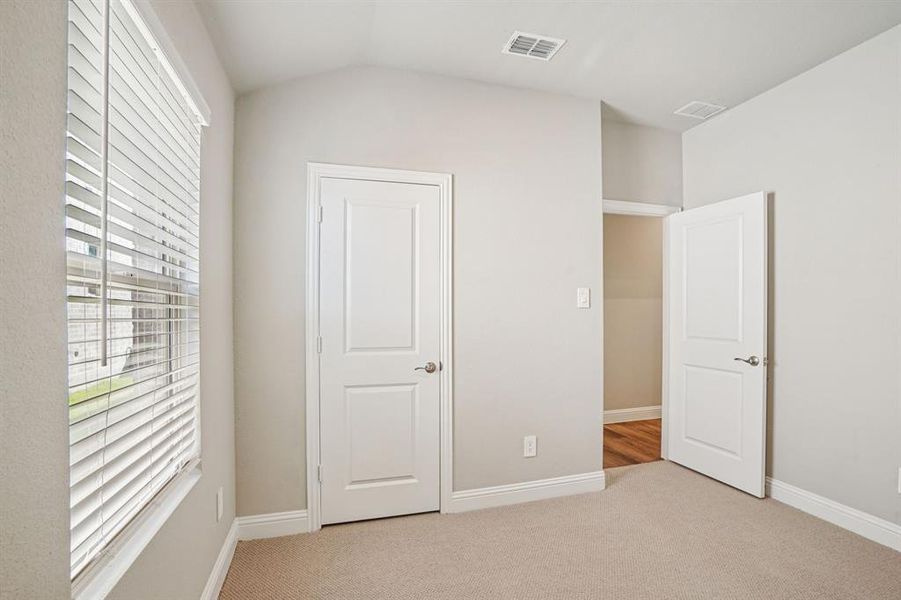 Spacious, unfurnished interior of a new home in Stonehaven, Seagoville (Image 29).