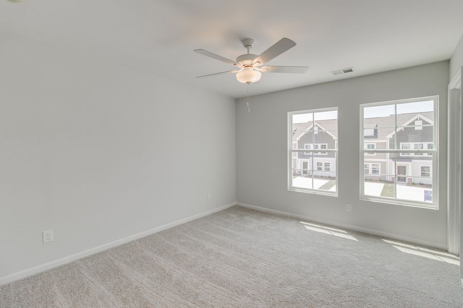 Spacious, unfurnished interior of a new home in Astoria, Columbia (Image 28).