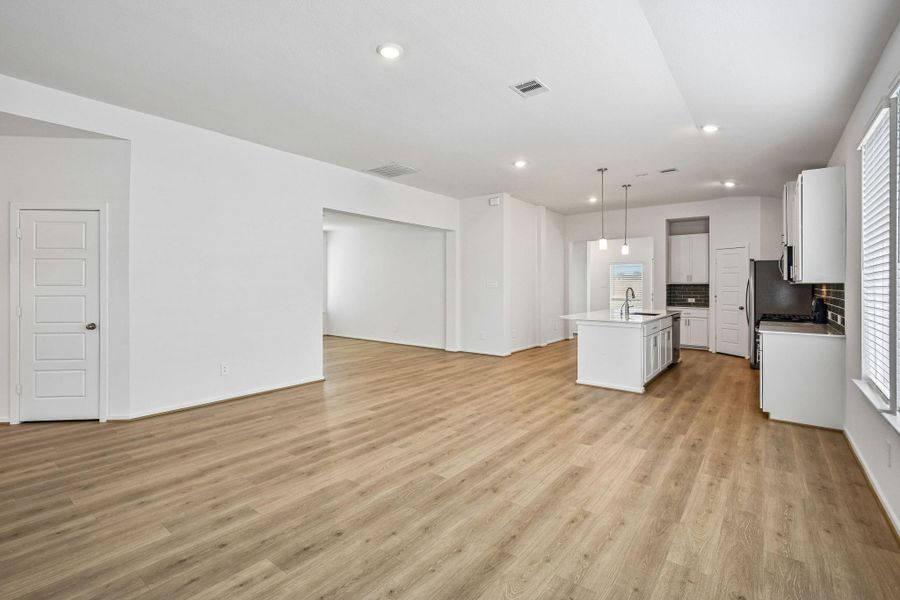 Spacious, unfurnished interior of a new home in Riviera Pines - Premier Series, Huffman (Image 34).
