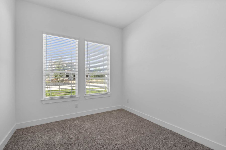 Spacious, unfurnished interior of a new home in Mulberry Farms, Santa Fe (Image 22).