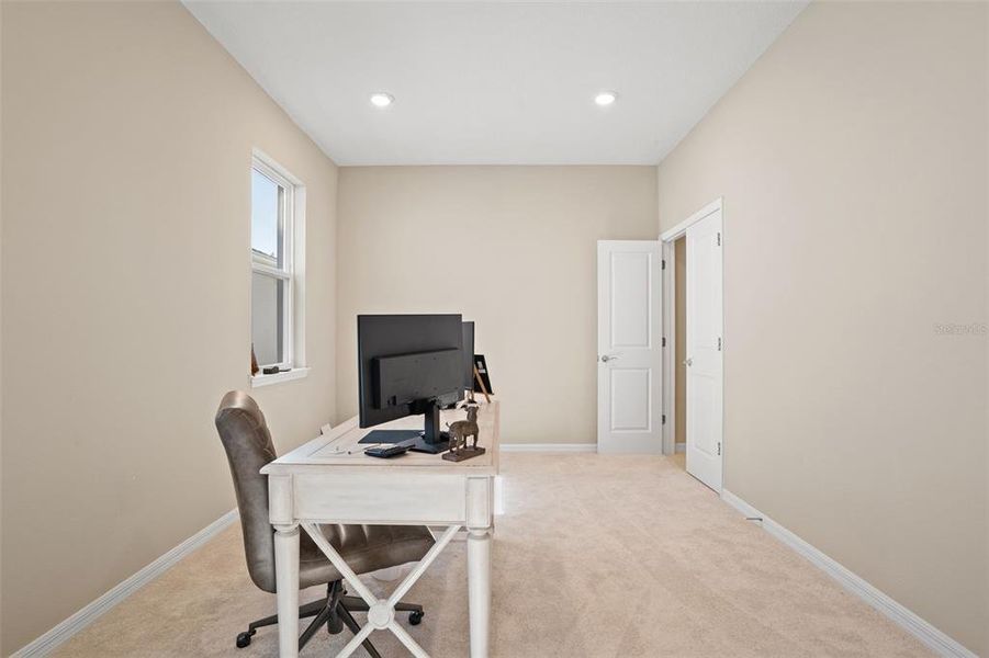 Furnished interior view inside a new home in , Winter Garden (Image 44).