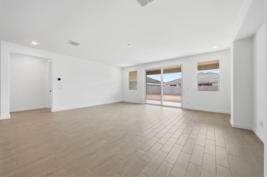 Spacious, unfurnished interior of a new home in Miravida, Surprise (Image 11).