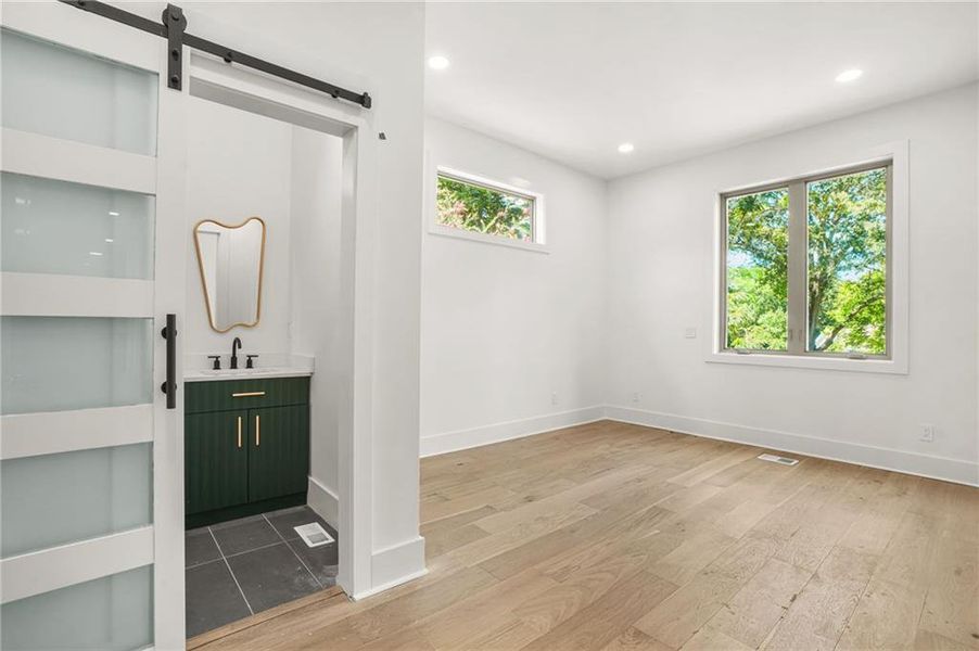 Spacious, unfurnished interior of a new home in , Atlanta (Image 62).