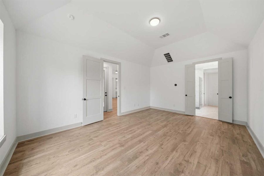 Spacious, unfurnished interior of a new home in COLTON, Todd Mission (Image 12).