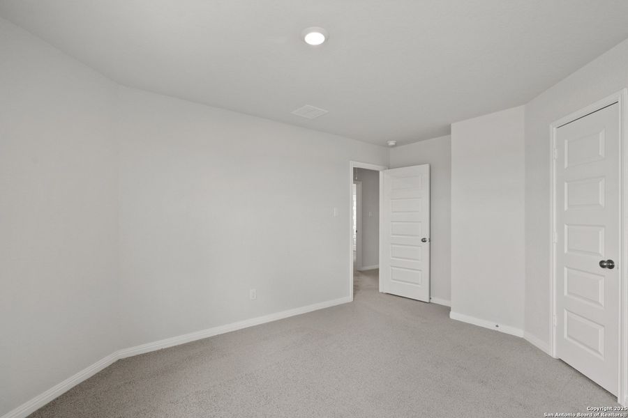 Spacious, unfurnished interior of a new home in Timber Creek, San Antonio (Image 29). Spacious, unfurnished interior of a new home in Timber Creek, San Antonio (Image 29).