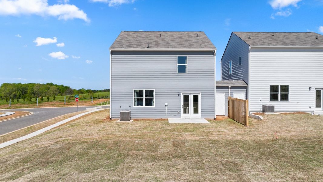 Representative exterior details of a home built from the Elston by D.R. Horton in Rolling Meadows, Jasper (Image 24).