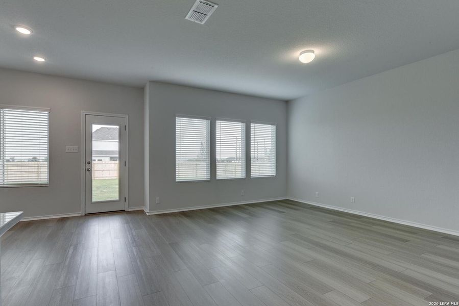 Spacious, unfurnished interior of a new home in Cordova Trails, Seguin (Image 15).