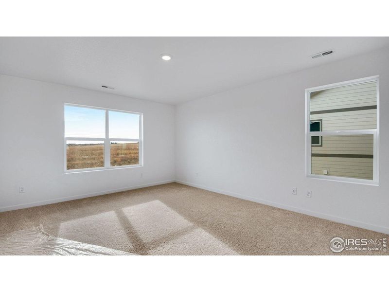 Spacious, unfurnished interior of a new home in Vista Meadows, Fort Lupton (Image 32).