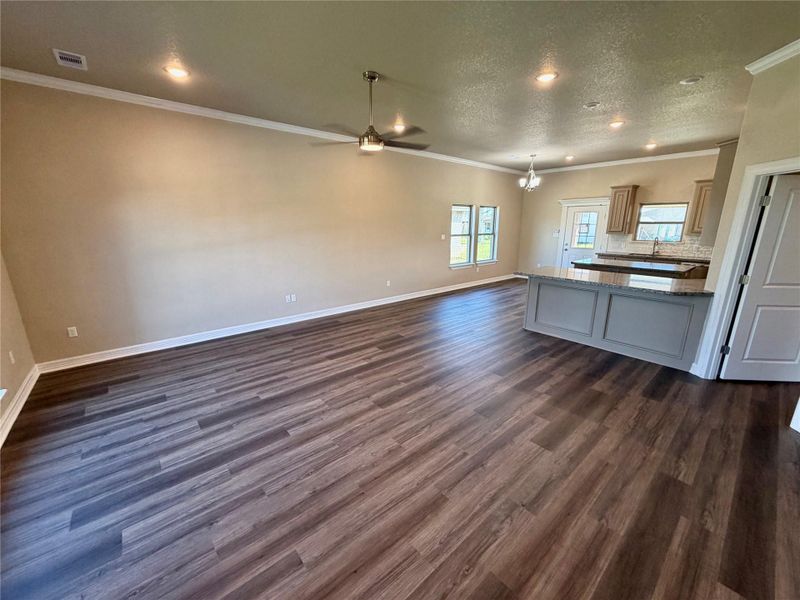 Spacious, unfurnished interior of a new home in , Angleton (Image 17).
