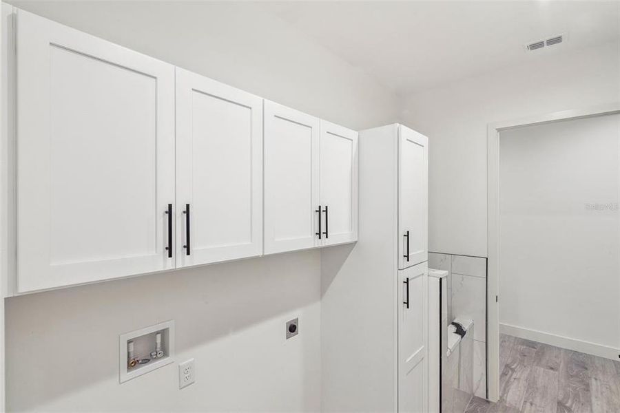 Furnished interior view inside a new home in , Leesburg (Image 10).