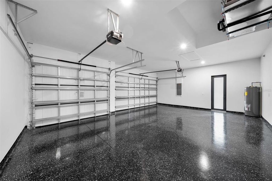 Spacious, unfurnished interior of a new home in , Cape Coral (Image 21).