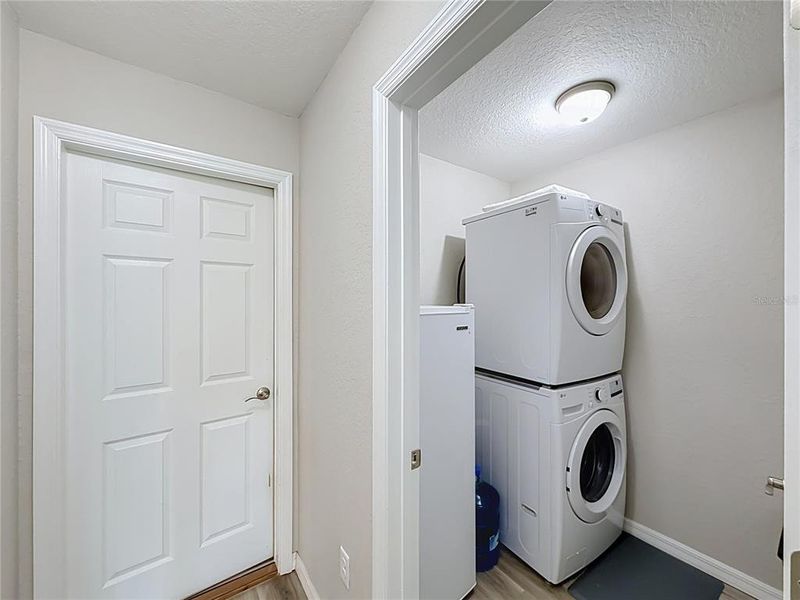 Furnished interior view inside a new home in , Dunnellon (Image 37).