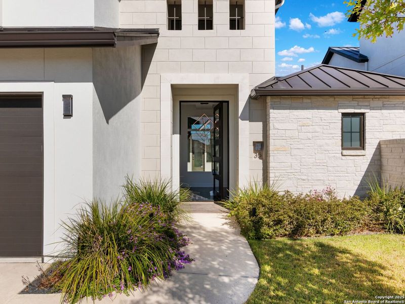 Exterior details and patio area of a home in Dominion Heights, San Antonio (Image 30). Exterior details and patio area of a home in Dominion Heights, San Antonio (Image 30).