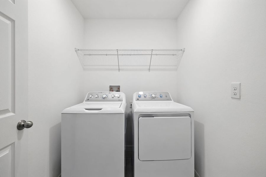 Furnished interior view inside a new home in Lake Lincoln, Eustis (Image 5).