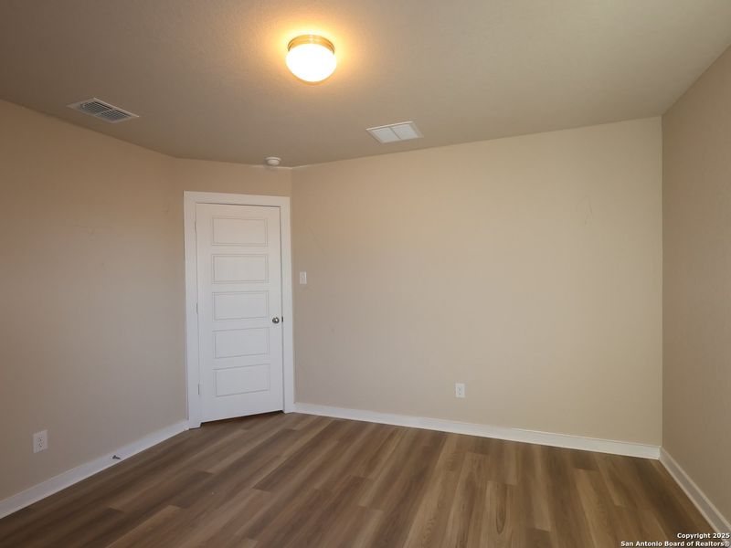 Spacious, unfurnished interior of a new home in Winding Brook, San Antonio (Image 23). Spacious, unfurnished interior of a new home in Winding Brook, San Antonio (Image 23).