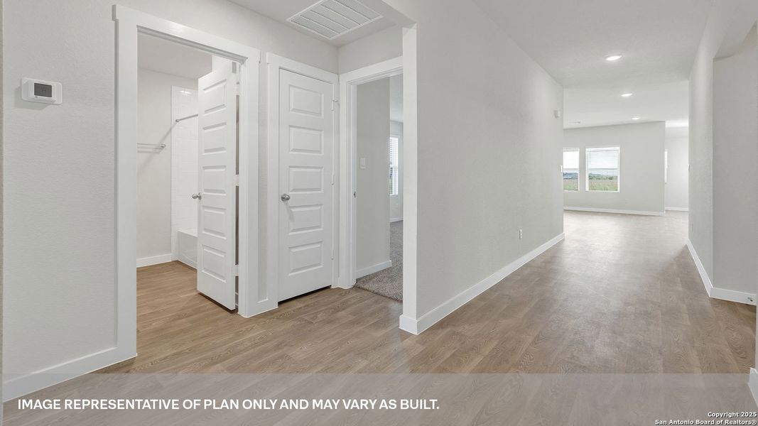 Spacious, unfurnished interior of a new home in Sonoma Oaks, Fredericksburg (Image 11). Spacious, unfurnished interior of a new home in Sonoma Oaks, Fredericksburg (Image 11).