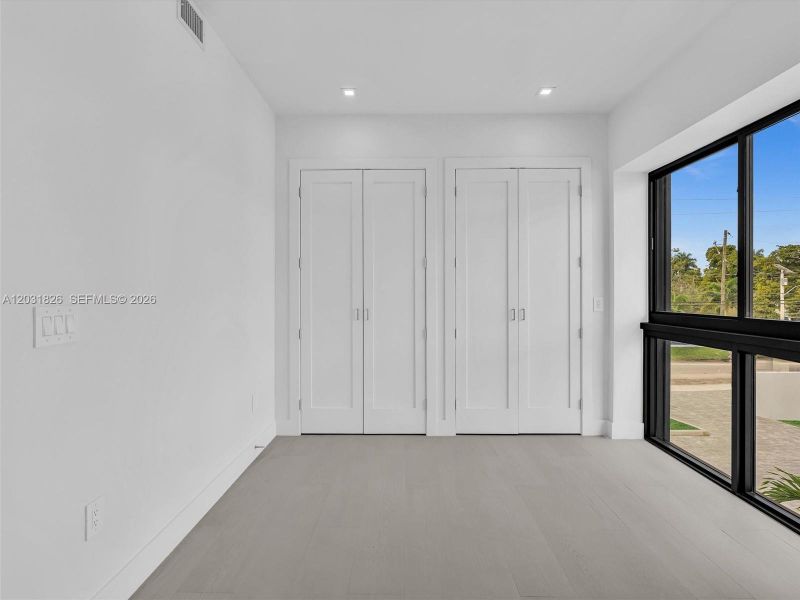 Spacious, unfurnished interior of a new home in , Dania Beach (Image 30).