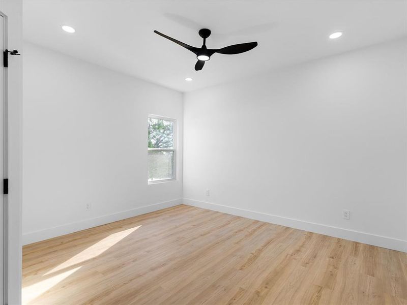 Spacious, unfurnished interior of a new home in , Granbury (Image 12).