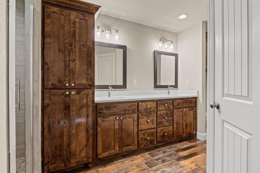 2 sinks and 2 closets