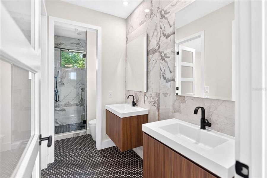 Furnished interior view inside a new home in , Sarasota (Image 19).