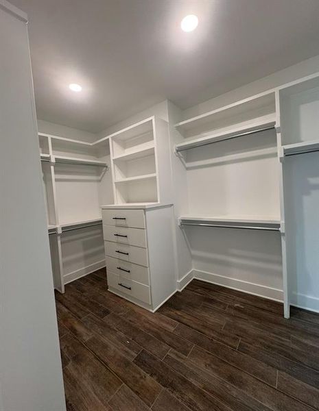 Image 10 of a home in .