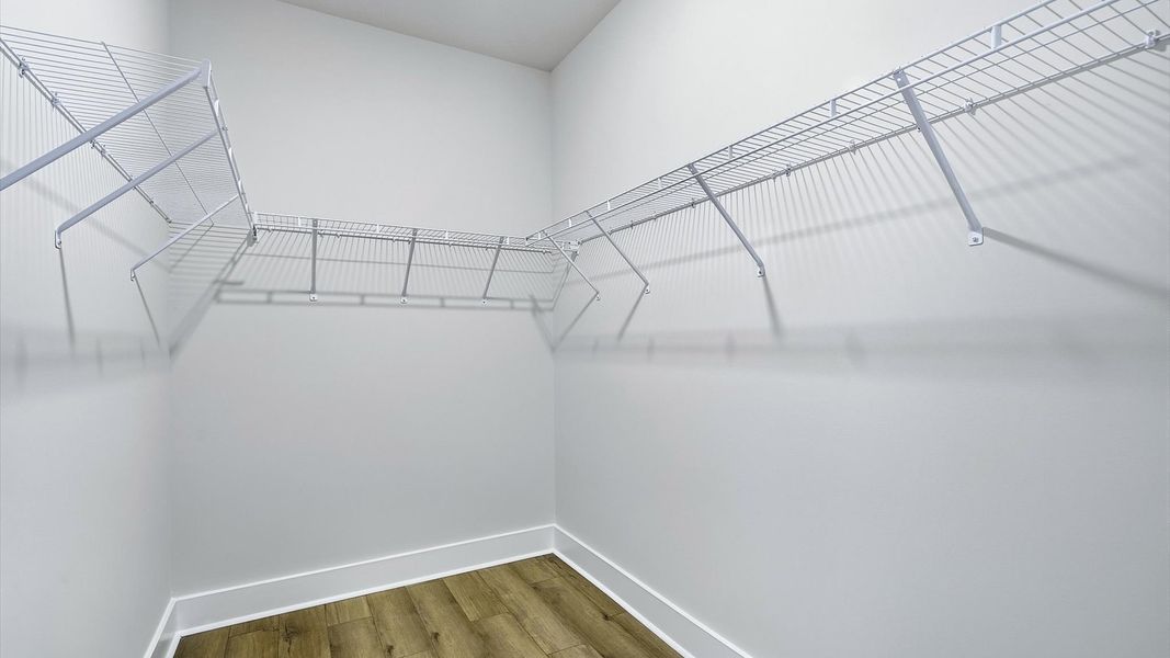 Walk-in Closet Walk-in Closet