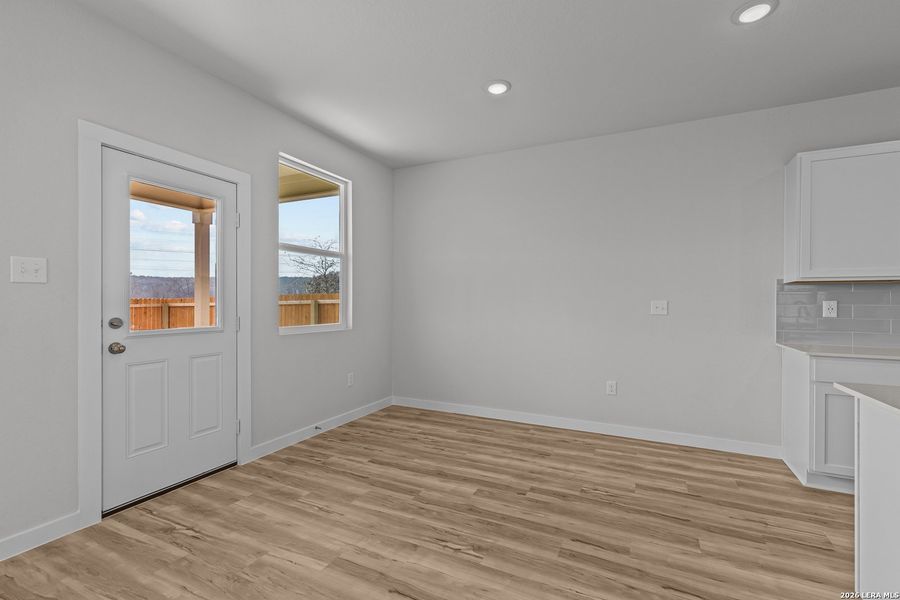 Spacious, unfurnished interior of a new home in Spring Creek, San Antonio (Image 17).