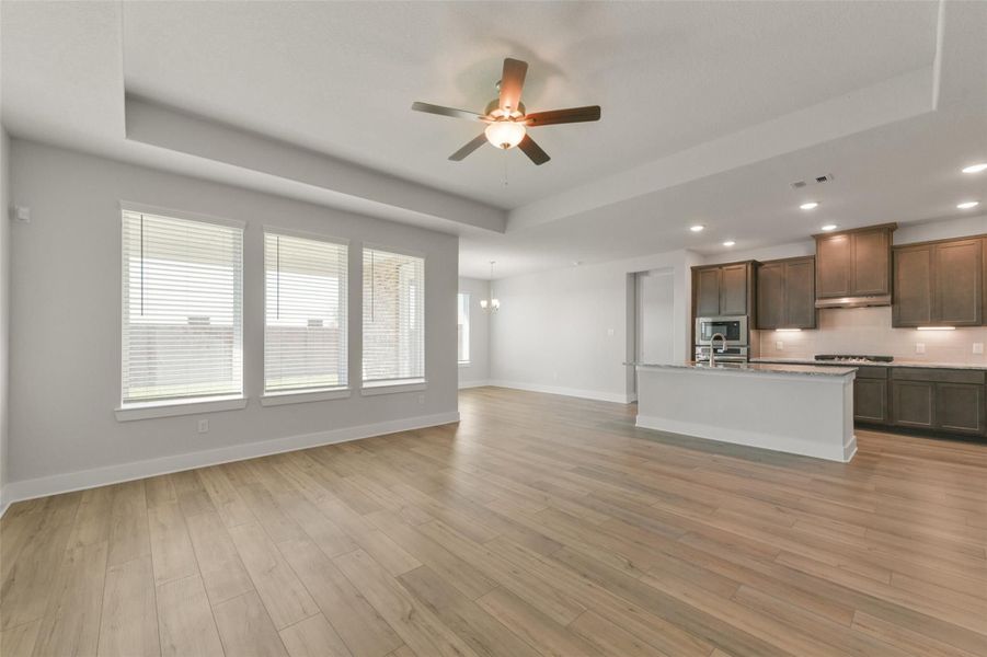 Spacious, unfurnished interior of a new home in Lago Mar, La Marque (Image 20).