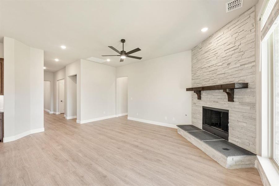 Spacious, unfurnished interior of a new home in Eagle Glen 50, Alvarado (Image 24).