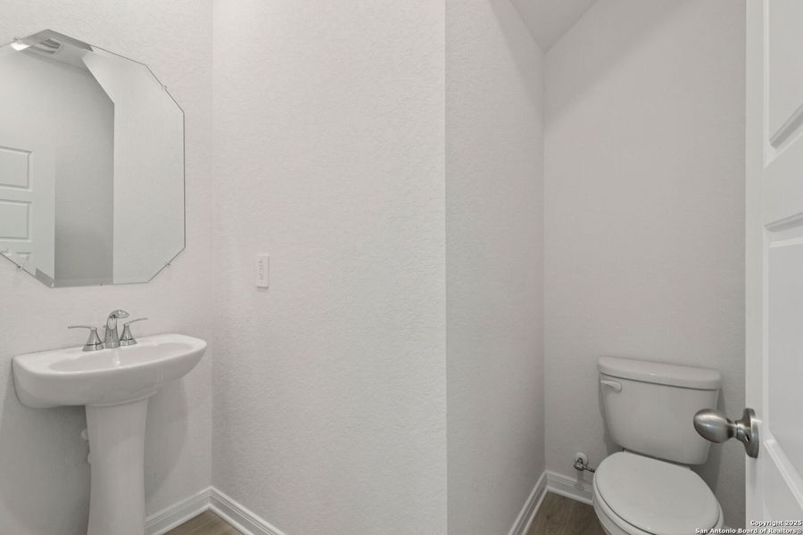 Image 63 of a home in Royal Crest. Image 63 of a home in Royal Crest.