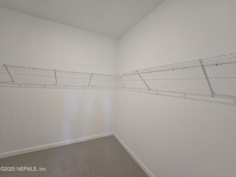 Spacious, unfurnished interior of a new home in Hyland Trail, Middleburg (Image 20).