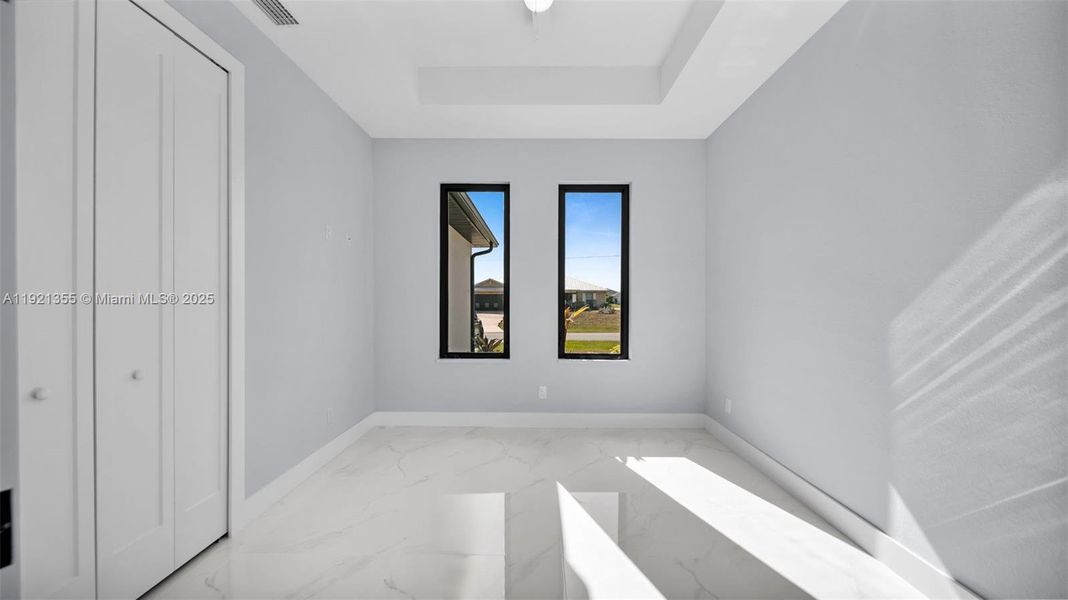 Spacious, unfurnished interior of a new home in , Cape Coral (Image 24).