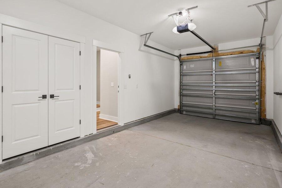 Spacious, unfurnished interior of a new home in , North Charleston (Image 4).