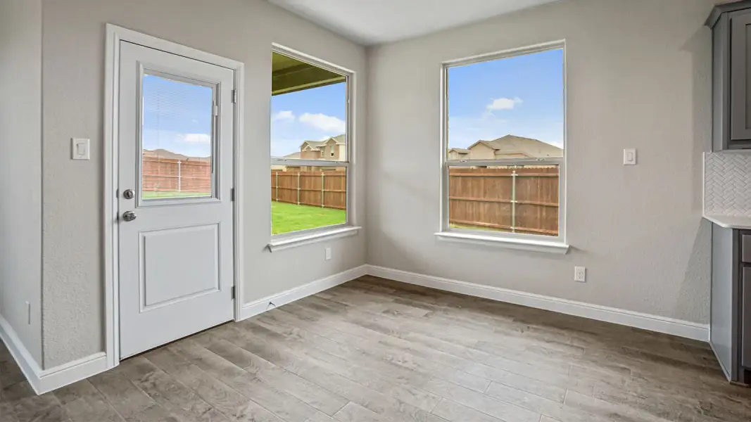 Spacious, unfurnished interior of a new home in Parkerville Meadows, DeSoto (Image 19).
