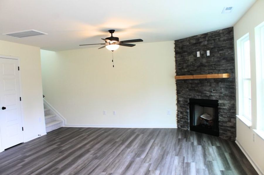 Spacious, unfurnished interior of a new home in Avondale, Greensboro (Image 11).