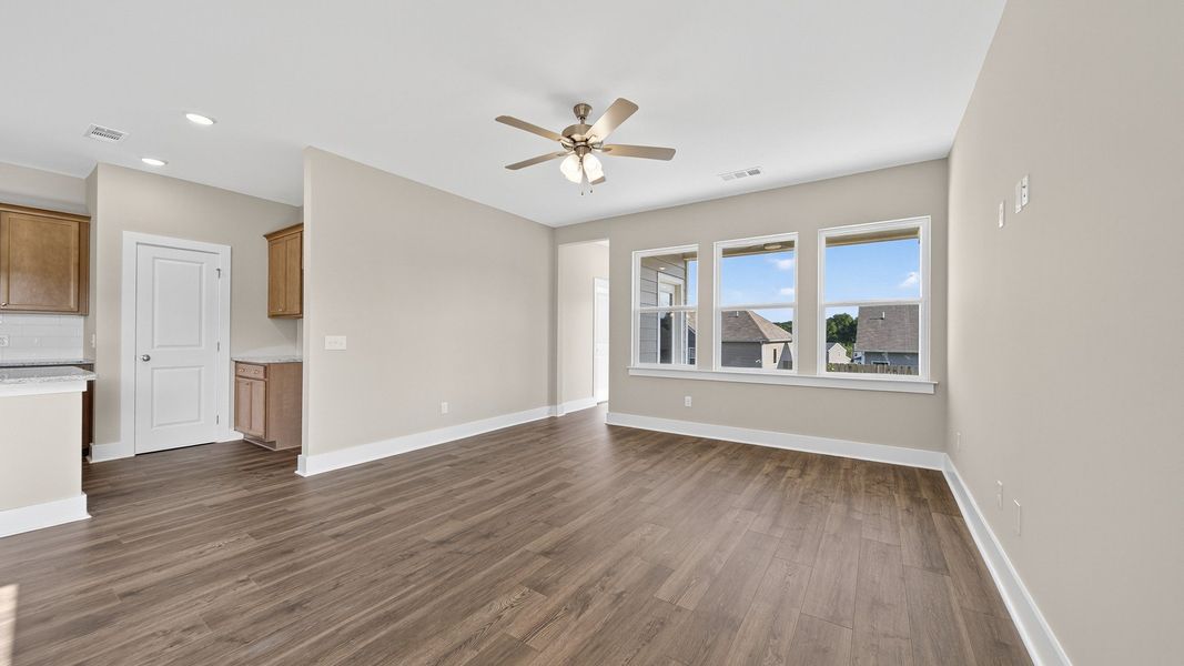Spacious, unfurnished interior of a new home in McClure Farms, Columbia (Image 22).
