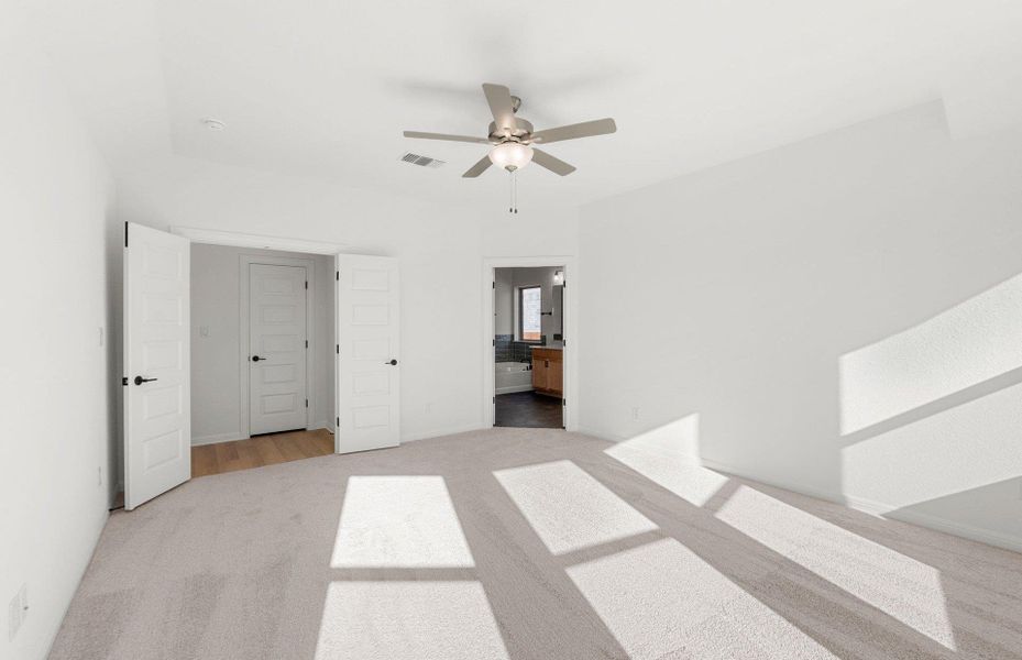 Spacious, unfurnished interior of a new home in Saddleback at Santa Rita Ranch, Liberty Hill (Image 33).
