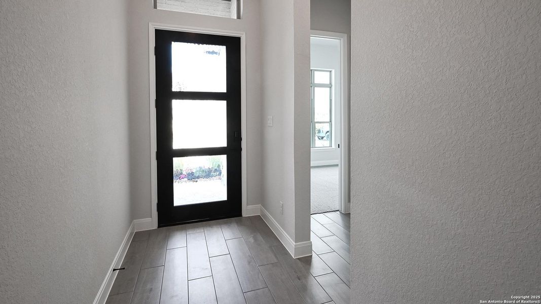 Spacious, unfurnished interior of a new home in Meadows Of Mill Creek 50', Seguin (Image 11).