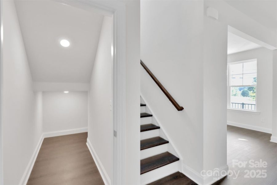 Image 47 of a home in .