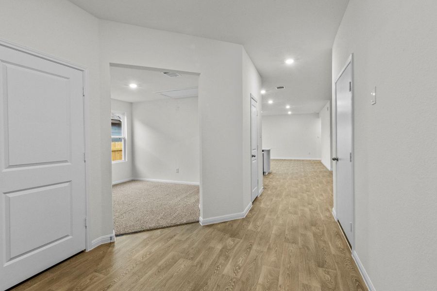 Spacious, unfurnished interior of a new home in Trace, San Marcos (Image 29).