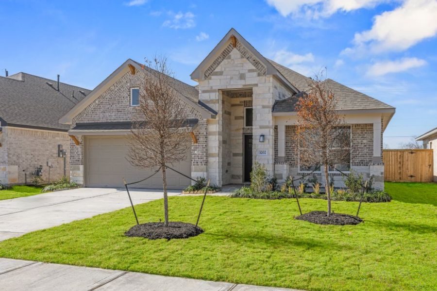 Front exterior of a new home in Ashland, Houston, TX, highlighting curb appeal (Image 20).