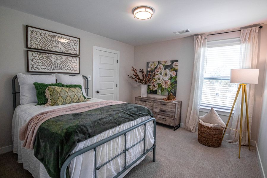 Representative furnished interior of a home built from the Willow by Grant & Co in Manor at Hall Creek, Arlington (Image 95).