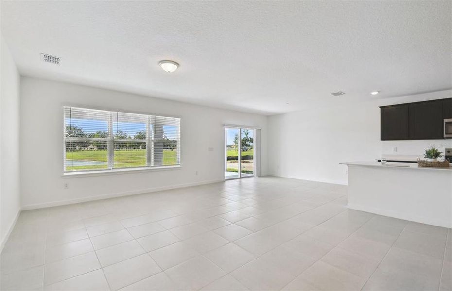 Image 17 of a home in Oakfield Lakes.