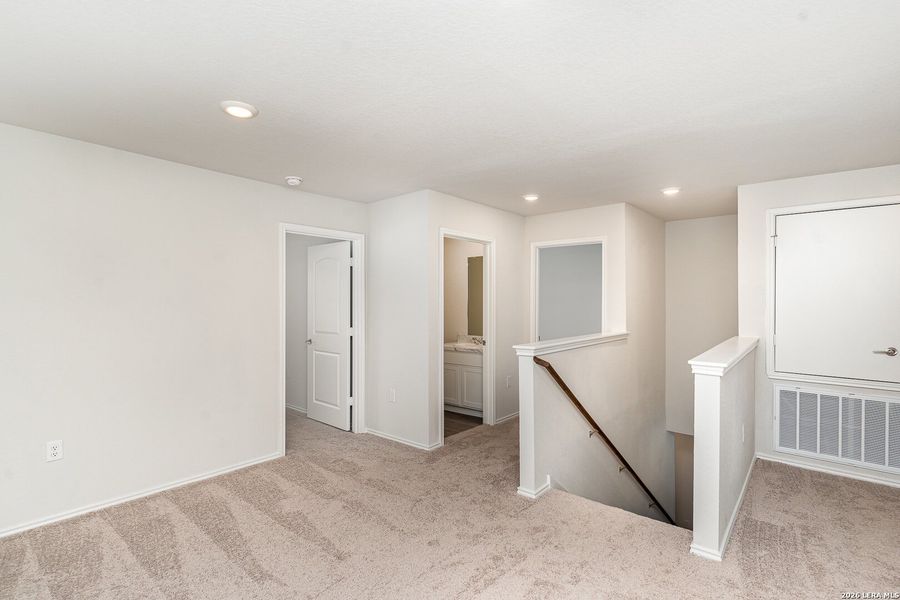 Spacious, unfurnished interior of a new home in Mission Del Lago, San Antonio (Image 29). Spacious, unfurnished interior of a new home in Mission Del Lago, San Antonio (Image 29).